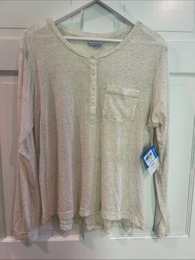 Women’s Lightweight Long Sleeve Henley Tee in Light Heather Cream